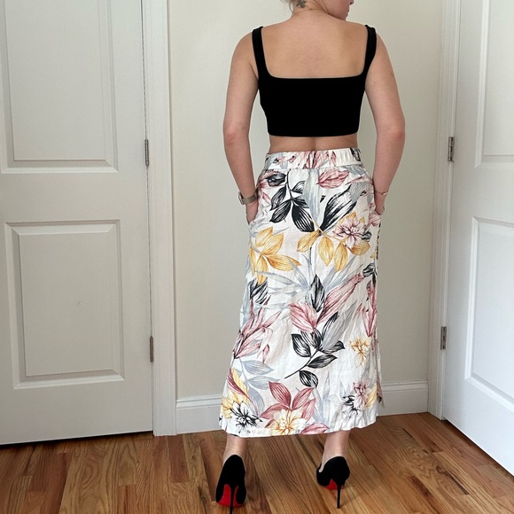 Two Pice Tropical Printed Linen Skirt Set - Picture 7 of 9